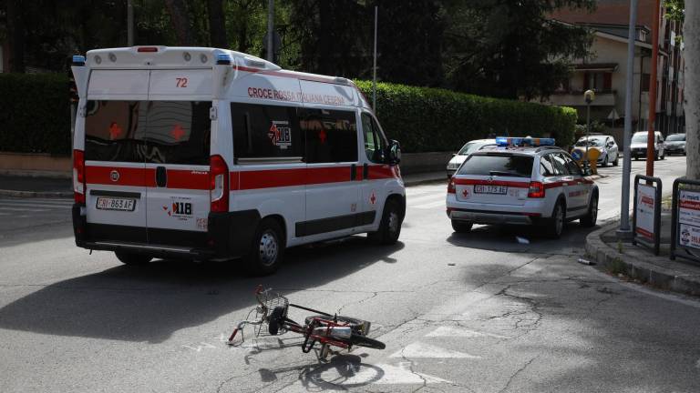 Ciclista investito a Cesena: è grave