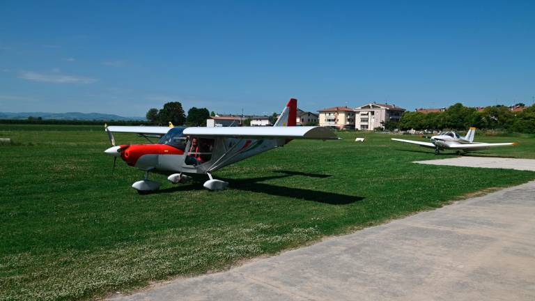 I due ultraleggeri di Ali Soccorso utilizzati per far volare i nonni (foto Fabio Blaco)