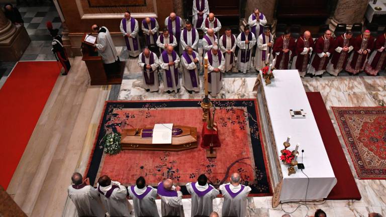 Forlì. Duomo gremito per l’ultimo saluto al vescovo emerito Vincenzo Zarri FOTOGALLERY