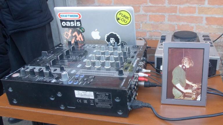 Addio a Dj Mozart: le note della sua hit “Can we live” davanti alla chiesa di Boncellino VIDEO GALLERY