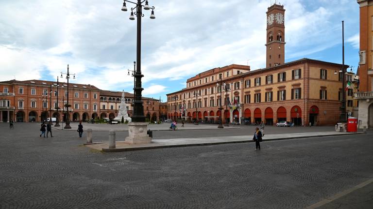 Forlì, scontro sulle auto in centro: la maggioranza lascia il consiglio