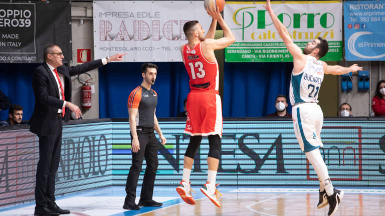 Basket A2 play-off, disastro Unieuro: Cantù travolge Forlì 77-55