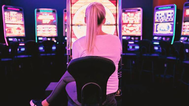 Emilia-Romagna, calo delle sale giochi, cresce l’online. Gli operatori: «Tutelate la rete legale»