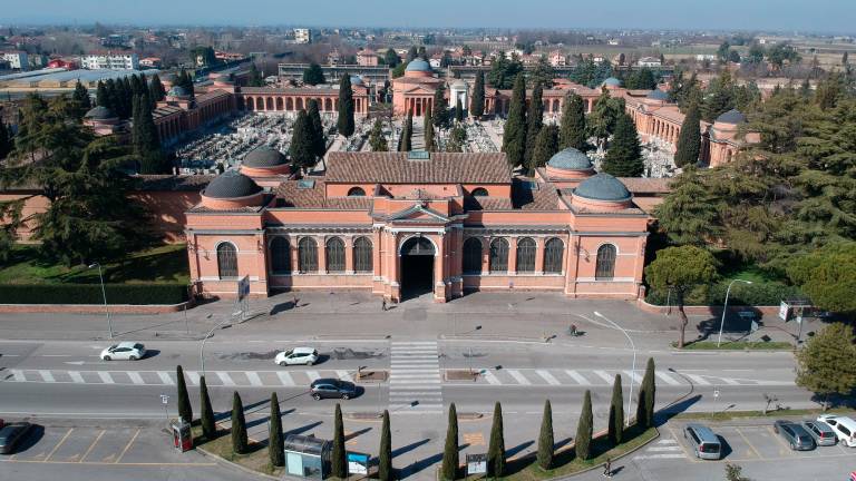 Forlì, aggredita sessualmente al cimitero monumentale: il racconto nel processo