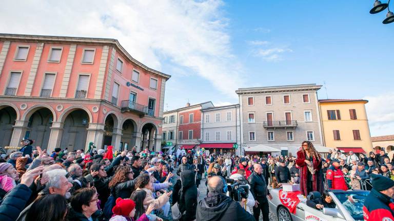 Carnevale, 10mila in piazza con Samira Lui a Santarcangelo GALLERY