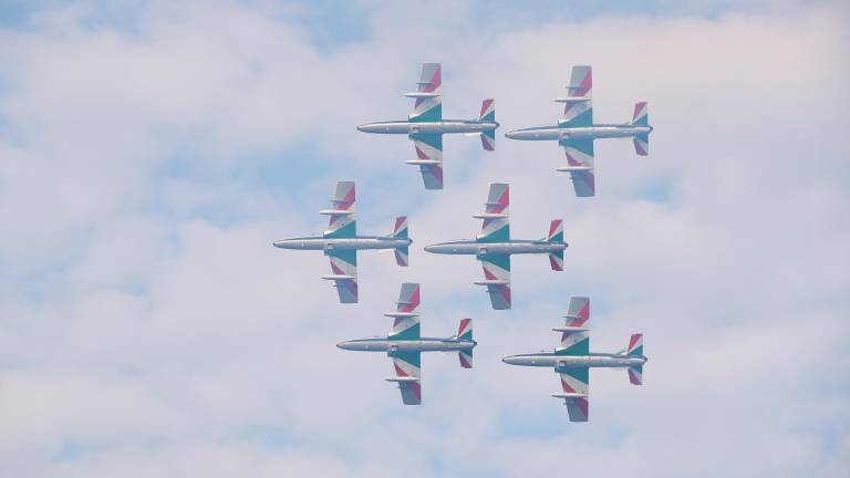 Ravenna, oggi le Frecce Tricolori nel cielo di Punta Marina. Le foto delle prove