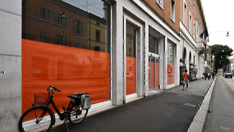 Forlì, mazzata Coronavirus: chiusi cento negozi