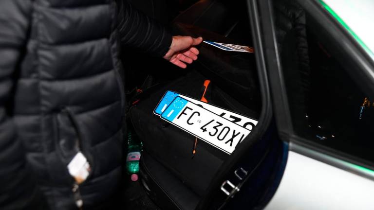 Forlì, scontro tra forze dell’ordine e ladri: due agenti feriti, arrestato albanese 29enne