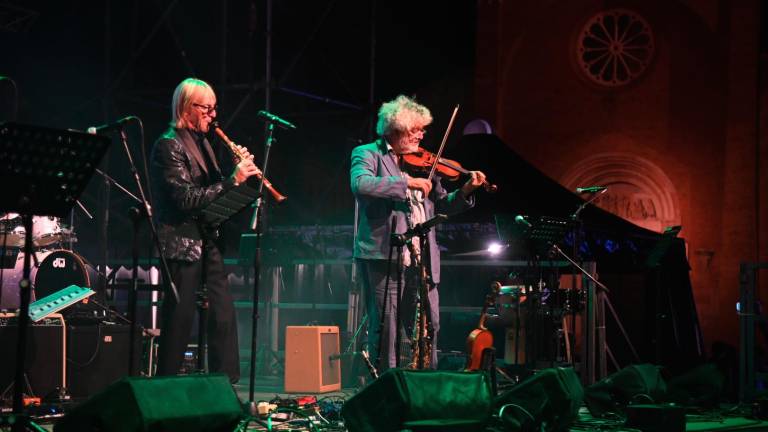 “Cara Forlì” riempie piazza Saffi. Il rock’n’roll di Bobby Solo si unisce al liscio romagnolo FOTOGALLERY