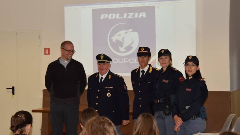 Rimini, bullismo: la Polizia incontra i ragazzi di San Michele Arcangelo