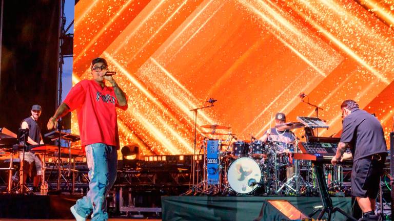 Riccione Music City, il ciclone Geolier: in migliaia sotto il palco di piazzale Roma