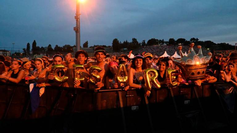 I fan di Cesare Cremonini a Imola nel concerto di quattro anni fa in autodromo