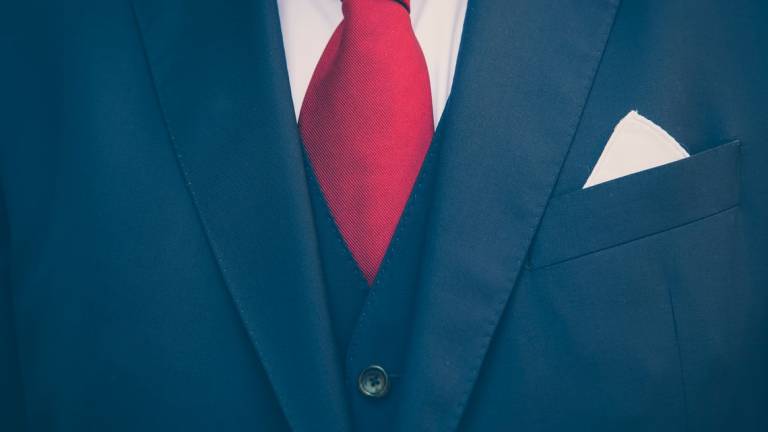 Abbigliamento maschile: valorizzare ogni outfit con la cravatta di seta