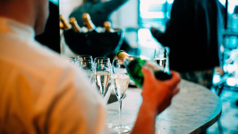 Forlì-Cesena, controlli a bar e ristoranti, 8 lavoratori su 13 erano in nero: due attività sospese e multe per oltre 20mila euro