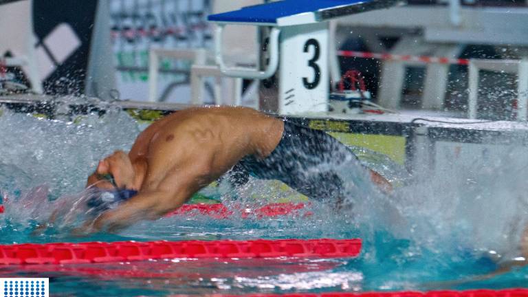 Tancredi in piscina. Ha praticato nuoto agonistico
