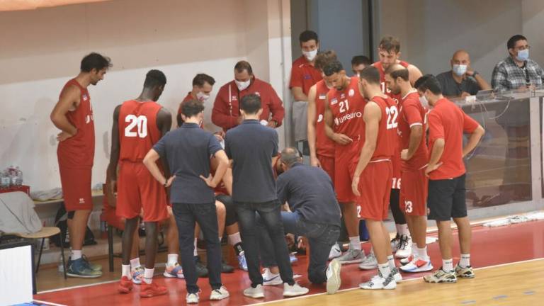 Basket A2, Unieuro: positivi due membri del gruppo-squadra