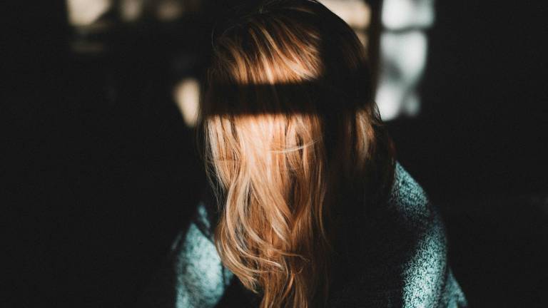 Cattolica, picchia la compagna incinta per farla abortire: chiesto il rinvio a giudizio per un 50enne