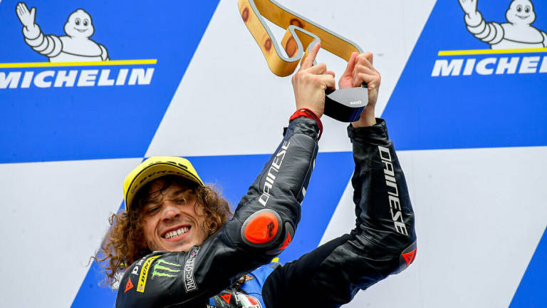 Moto2, Marco Bezzecchi trionfa e riapre il Mondiale