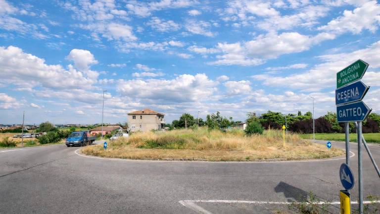 La rotatoria sulla Sp10 a Savignano