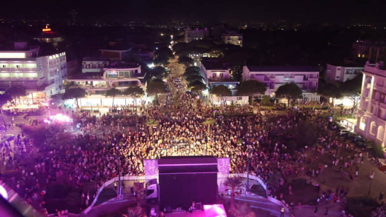 Cesenatico, le immagini del venerdì della Notte Rosa 2022 - Gallery