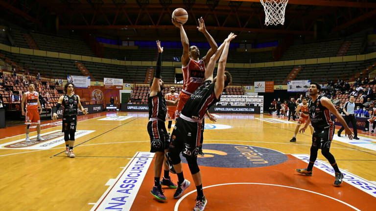 Basket A2, l'Unieuro ritrova subito la vittoria contro Tortona (83-71)
