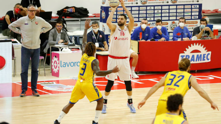 Basket A2 Supercoppa, l'Unieuro si arrende alla Givova