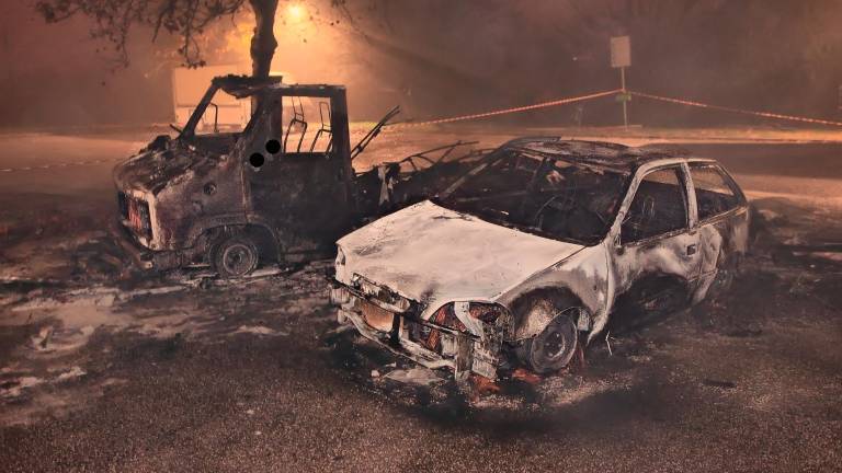 Ravenna. Fiamme in via Chiavica Romea, distrutti un camper e un’auto