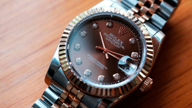 Faenza, rubarono i Rolex a un disabile e a un ultranovantenne: arrestati a Silvi Marina mentre portavano in giro la figlia di pochi mesi