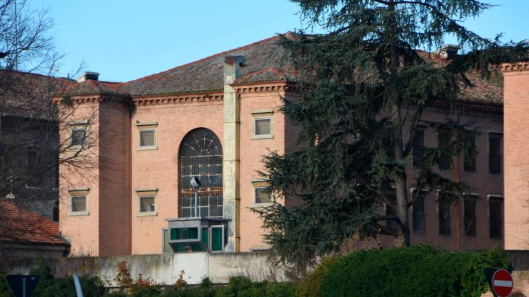 Rivolta in carcere a Forlì. Armati di mazze devastano il reparto