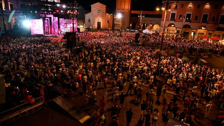 Forlì, Piazza Saffi in festa ma senza il pienone per il concerto di Radio Bruno - Gallery