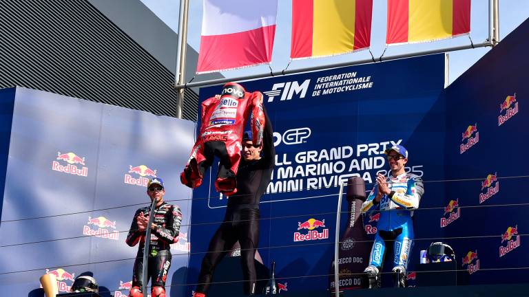 Marc Marquez festeggia la vittoria a Misano nel 2025 (Fini)
