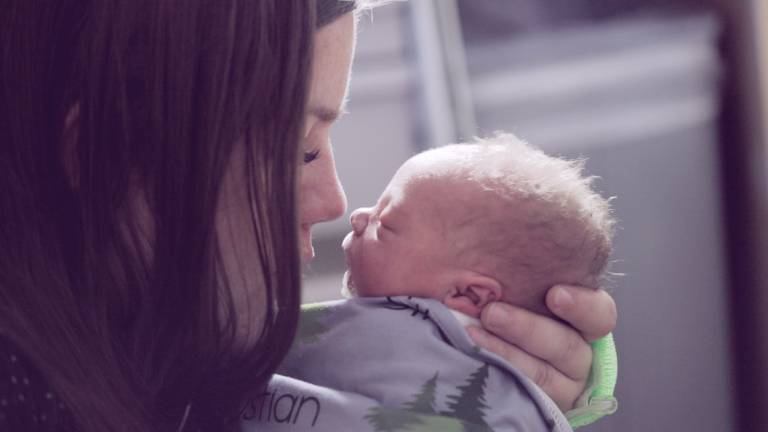 Cesena, un parto cesareo d'emergenza salva mamma e bimbo: Un grande lavoro di squadra