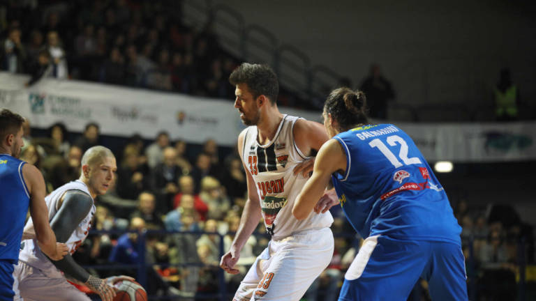 Basket B play-off, l'Amadori spreca una occasione (75-65)