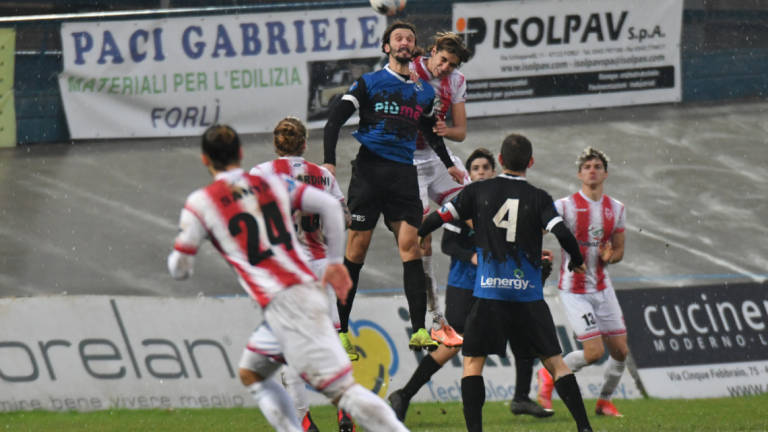 Calcio D, 6 positivi al Covid: non c'è pace per il Forlì