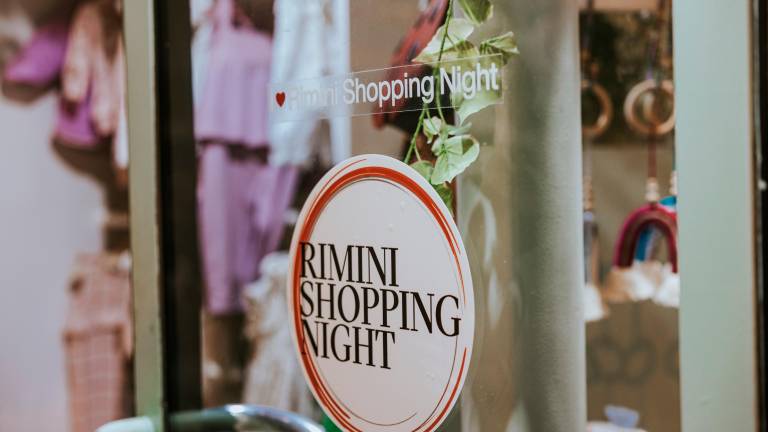 Rimini, Shopping Night con 150 negozi e locali aperti