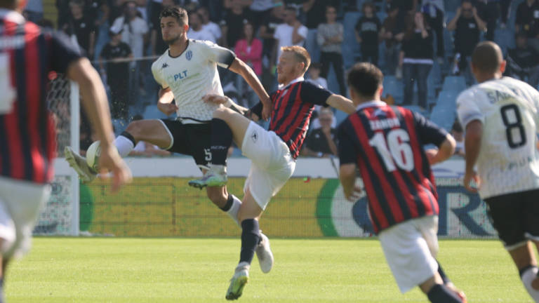 Calcio C, doppia tegola per il Cesena: lesione al legamento crociato anteriore per Coccolo, grave infortunio muscolare per Zecca