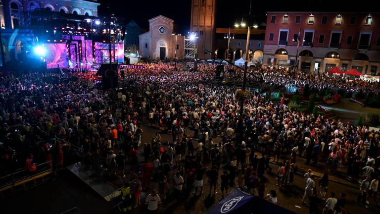 Forlì, Piazza Saffi in festa ma senza il pienone per il concerto di Radio Bruno - Gallery