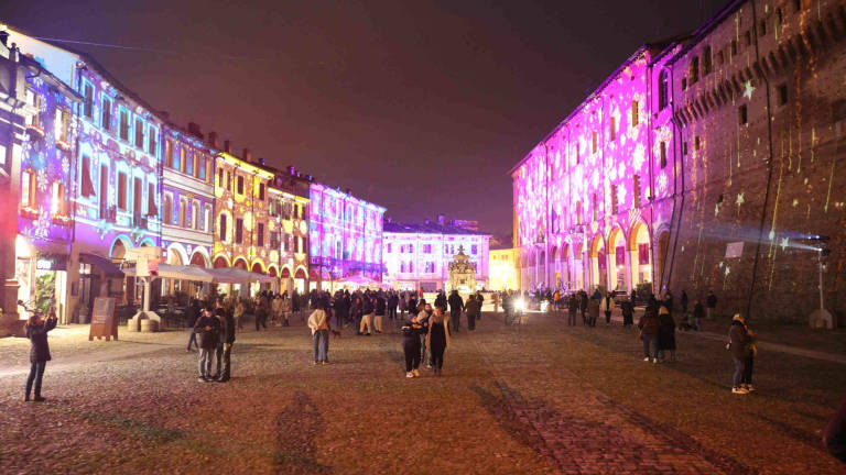 Cesena, la piazza senza festa, il videomapping e le altre luci spente presto: fioccano lamentele