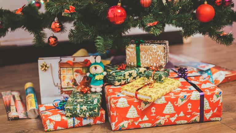 Regali di Natale: ogni italiano spenderà 177 euro, ecco gli acquisti più gettonati
