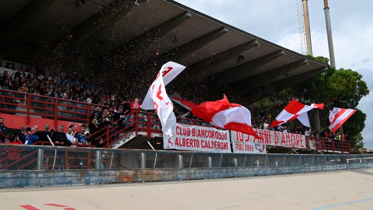 I tifosi biancorossi sulle tribune del Morgagni foto fabio blaco