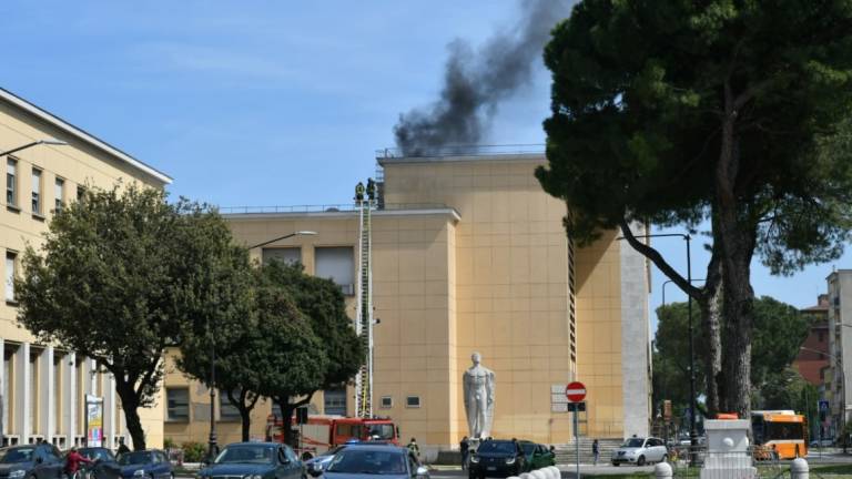 Forlì. Incendio sul tetto del liceo classico Morgagni