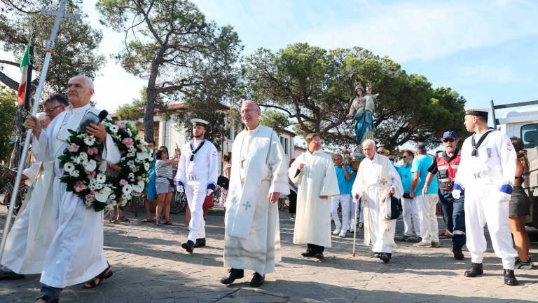 Madonna del Rosario in processione e benedizione del mare a Cesenatico FOTOGALLERY