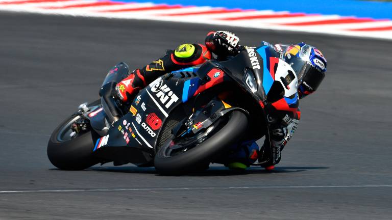 Superbike: Razgatlioglu vince la Superpole Race, Bulega subito out