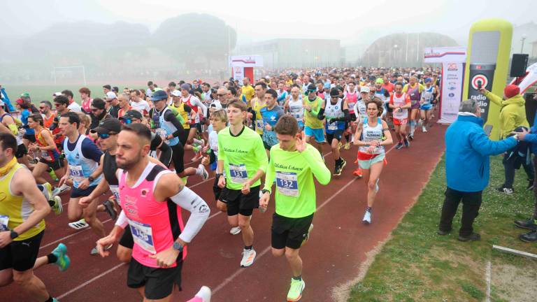 Podismo, una marea colorata al via della “Attraverso Cesenatico” VIDEO GALLERY