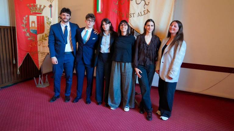 Rimini, il food truck del granchio blu e l’intelligenza artificiale applicata al turismo: idee giovani premiate in Comune