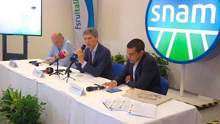 Da sinistra, il ministro Pichetto Fratin, l’ad di Snam Venier, il sindaco De Pascale (Foto Massimo Fiorentini)