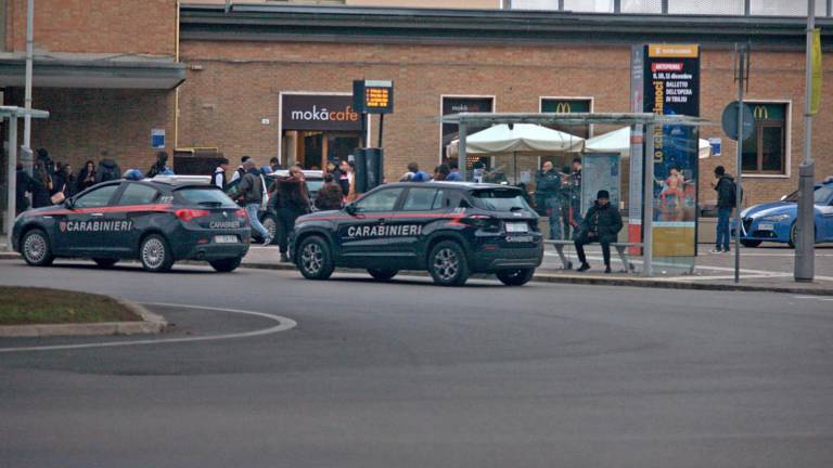 Ravenna, violenta lite al McDonald’s della stazione: intervengono Carabinieri e Polizia
