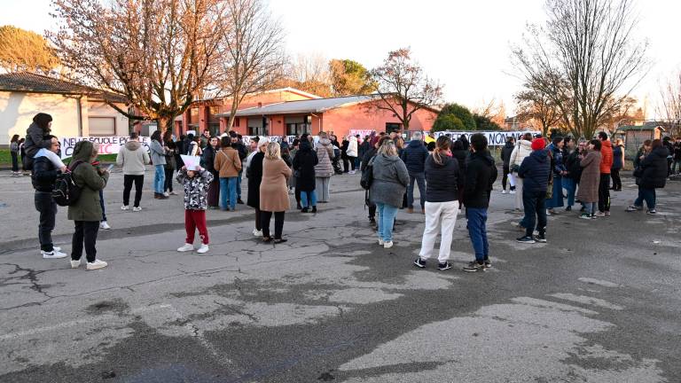 Forlì, accorpamento con Ic 4: protesta di genitori e bambini a Villafranca FOTOGALLERY