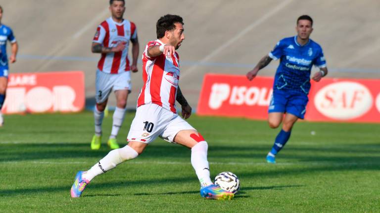 Davide Macrì in azione con la maglia biancorossa (foto FABIO BLACO)