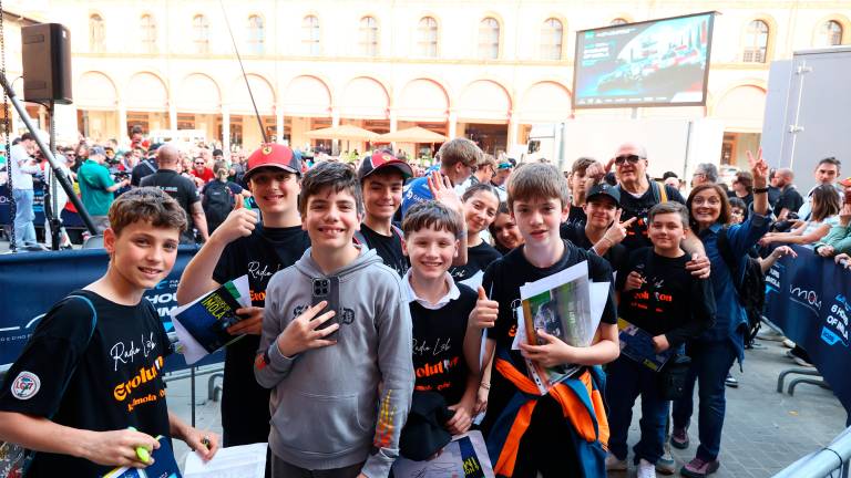 Automobilismo, a Imola bagno di folla per il Wec. Il riminese Drudi: “Correre qui è speciale” VIDEO GALLERY